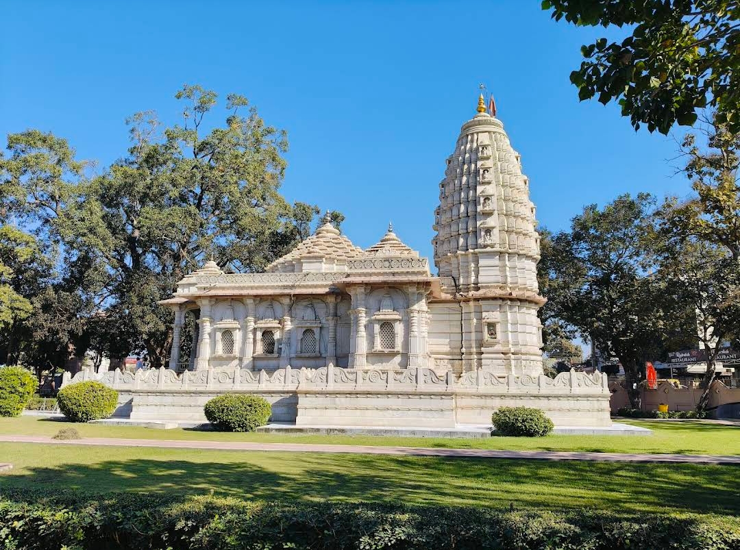 Gajanan Maharaj Temple Garden View Shegaon
