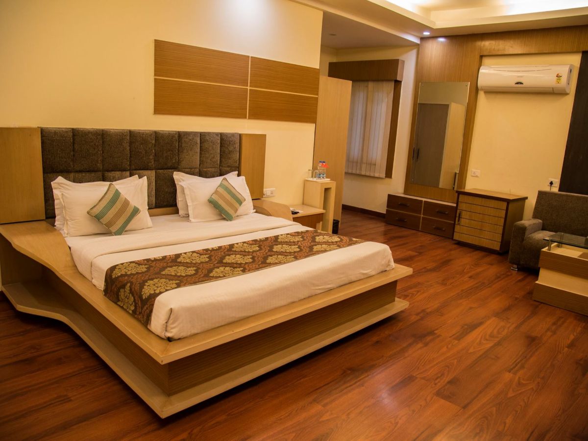 Deluxe Suite at Gajananmaharajsansthan