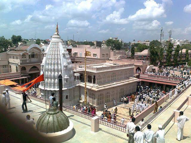 Gajanan Maharaj Temple Visit Ke Liye Kya-Kya Saaman Le Jayein