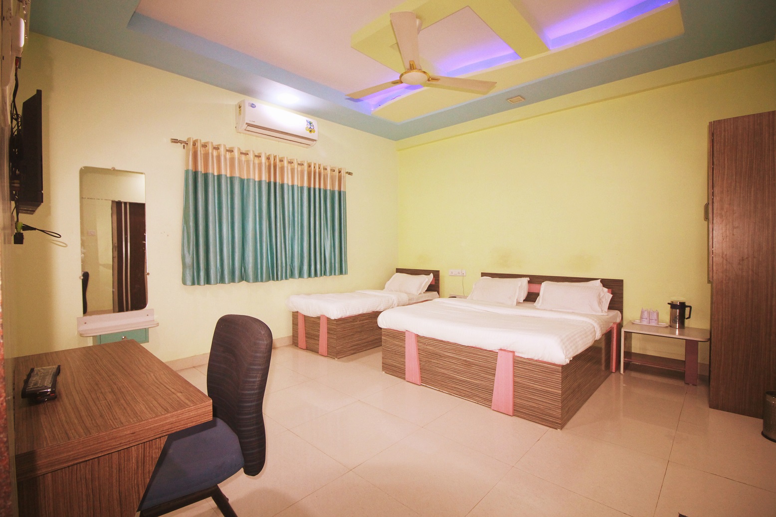 3 Bed AC at Gajananmaharajsansthan